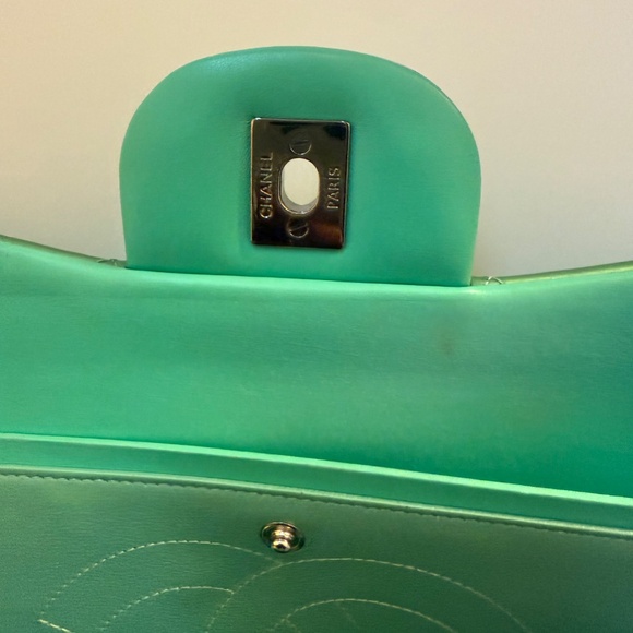 Chanel Timeless Classique Patent Leather handbag - Picture 2 of 5